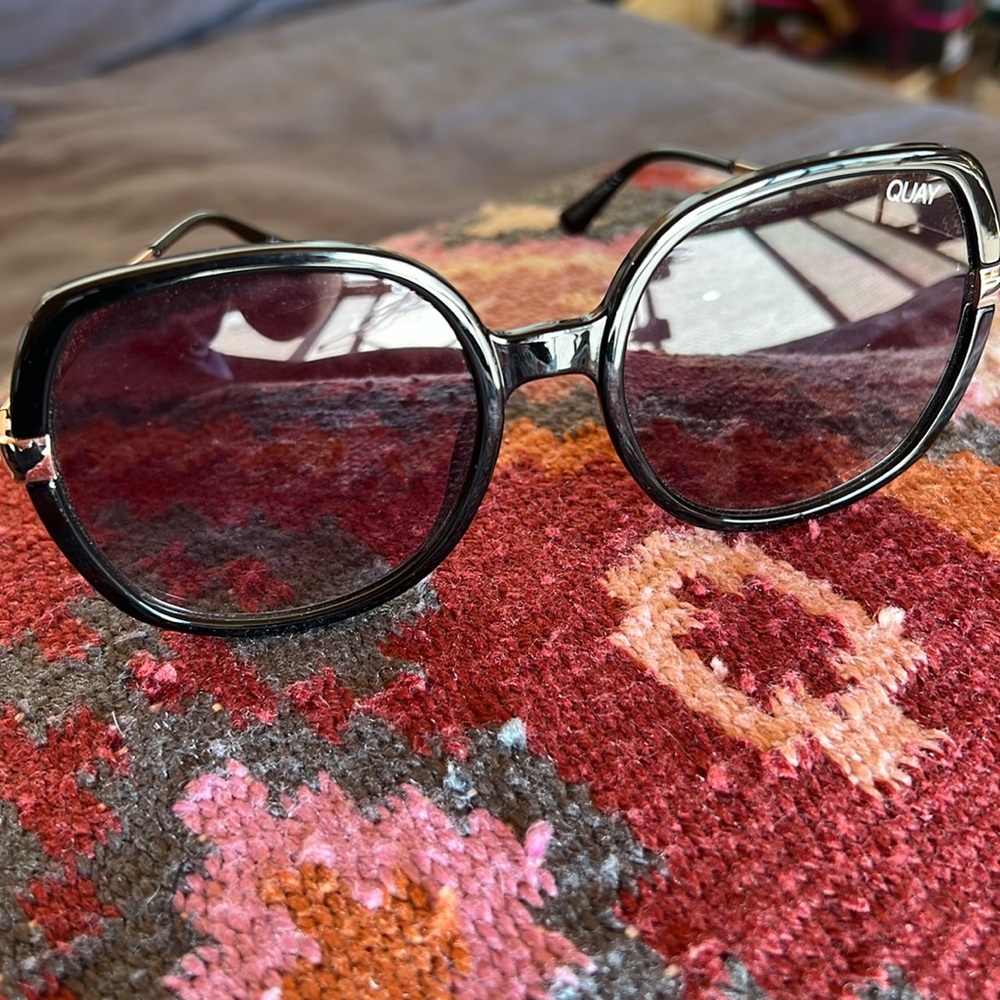 Quay Australia Gold Dust 126 Black Sunglasses